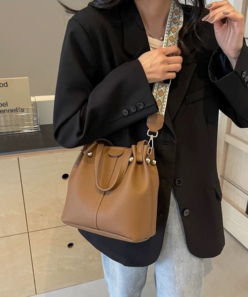黒のショルダーバッグ金色のパーツです グッチ GUCCI チェーン