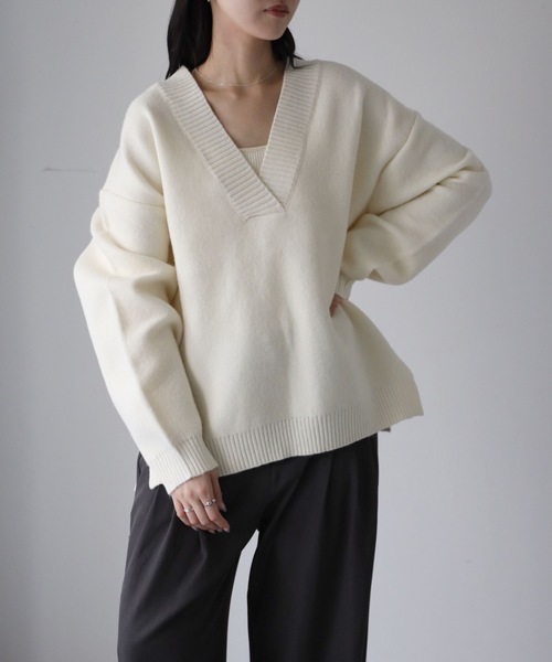 極美品　23区 GOLF　 Vネック　薄手　刺繍　ニット セーター　ホワイト　L YENNA ニット セーター 「ふんわりもっちりボリュームニット