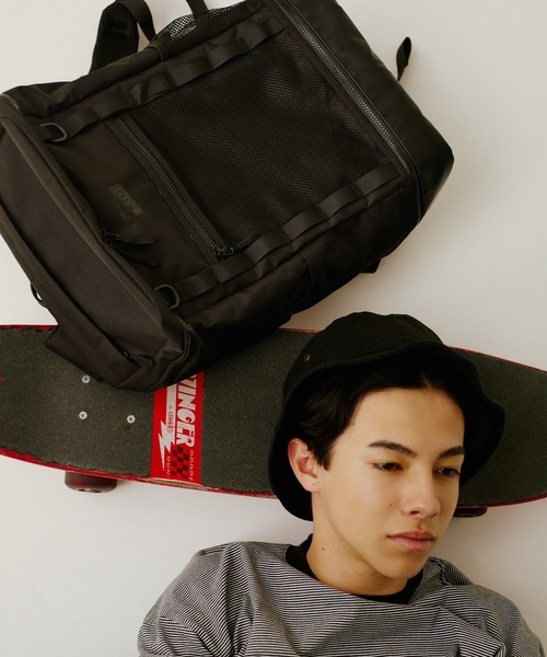 KiU（キウ） デイバック リュック 大容量スクエアバックパック 15