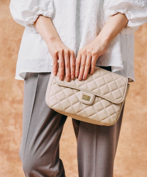 【週末セール】チェーンショルダーバッグ　キルティングバッグ　ノーブランド GLOBAL WORK ショルダーバッグ バッグ キルティングチェーン