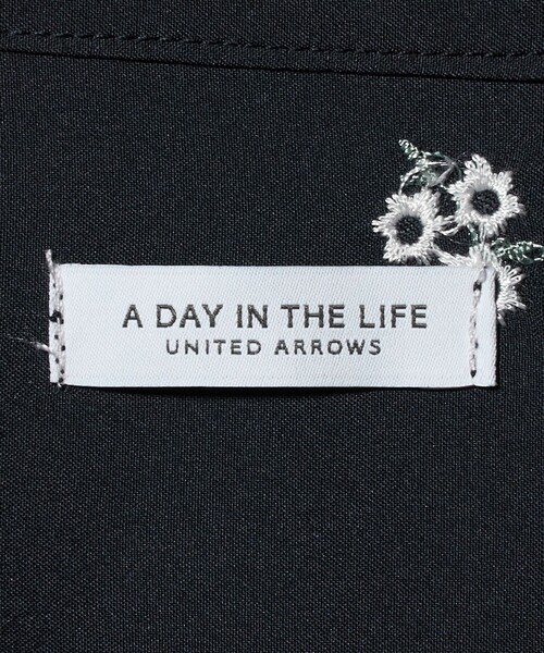 ブラウス シャツ エンブロイダリー スキッパー フレンチスリーブブラウス 「A DAY IN THE LIFE」 レディースの画像