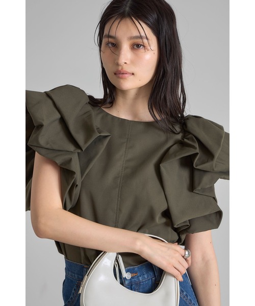 ohga ボタンボリュームスリーブブラウス(試着のみ/新品) オンオフ問わず万能に着回し。シアー花柄刺繍ボリュームスリーブ