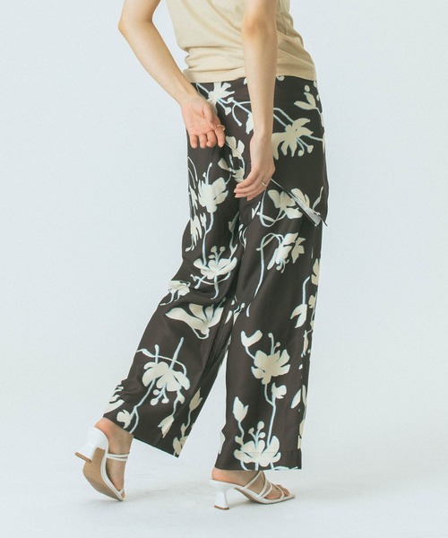 ROSE BUD（ローズバッド） パンツ FLOWER PRINT PANTS レディース
