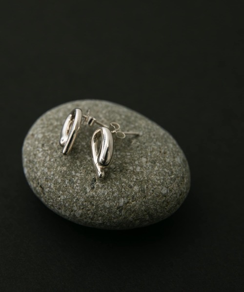 SMELLY ピアス so' asymmetric solid pierce レディース