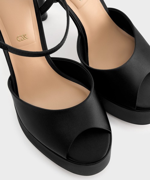 CHARLES ＆ KEITH（チャールズ&キース） 厚底 サンダル Francesca