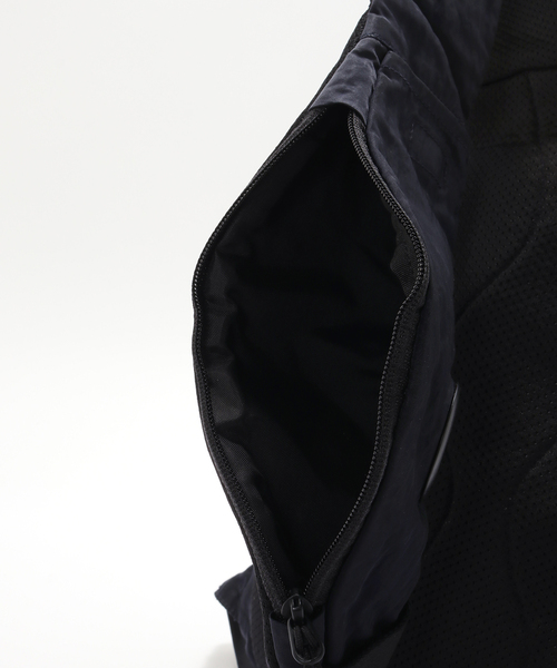 C.P. COMPANY（シーピーカンパニー） ショルダーバッグ NYLON B