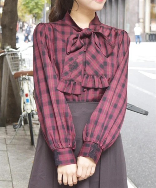 axes femme ブラウス シャツ 蝶×バラ刺繍ボウタイブラウス