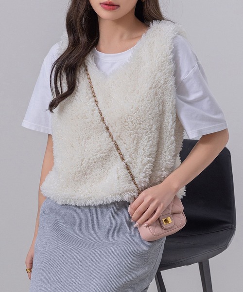 DAY CLOSET ベスト ジレ 「ショート丈/裏地付き/Vネックで小顔魅せ