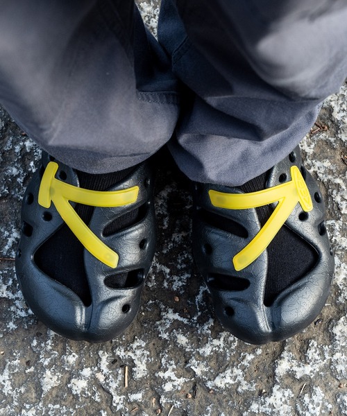 KEEN YOGEEZ ブラック/キーンイエロー US 7 YOGEEZ - Black/Keen Yellow【KEEN】 | FIT TWO[フィットツー