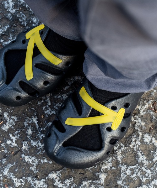 キーン KEEN サンダル ヨギーズオールジェンダー ブラック×イエロー US7 サンダル | ヨギーズ | KEEN公式オンラインストア