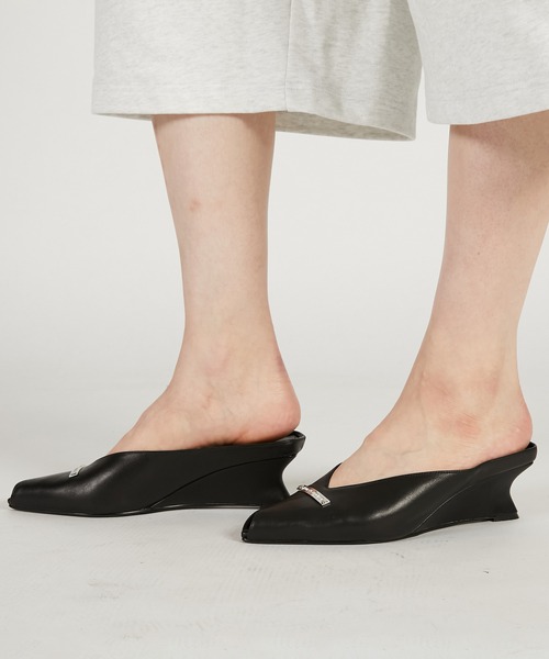 シューズ ミドルウェッジソールVカットミュール / Wedge Sole Cut Mules レディースの画像