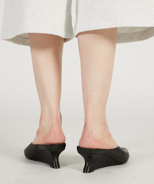 シューズ ミドルウェッジソールVカットミュール / Wedge Sole Cut Mules レディースの画像