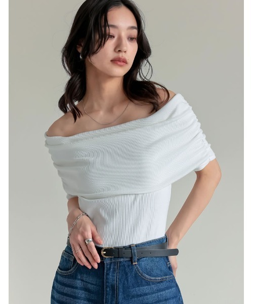 【d.i.a／新品】ブラウン ゼブラ柄　オフショルダー Tシャツ　アクセサリー付 d.i.a／新品】ブラウン ゼブラ柄 オフショルダー Tシャツ