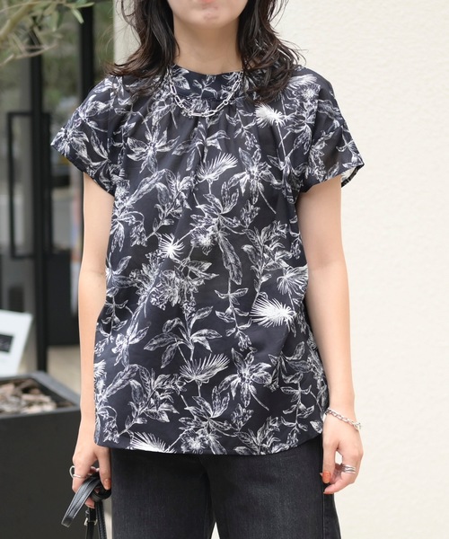 レオナール　 花柄 フレンチスリーブ Tシャツ 　M（大きめ） レオナール 花柄 フレンチスリーブ Tシャツ M（大きめ） - メルカリ