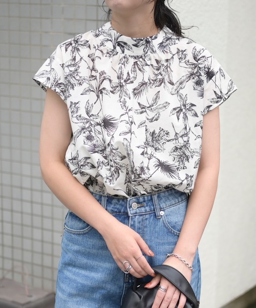 新品/襟フリルフレアスリーブチュニック 総柄シャツ ボタニカル ブラウス 金釦 ＆HALF ブラウス シャツ マルチ柄フレンチスリーブブラウス（花