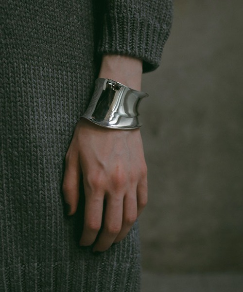 ストリームラインワイドカフ　ゴールド ストリームラインワイドカフゴールド