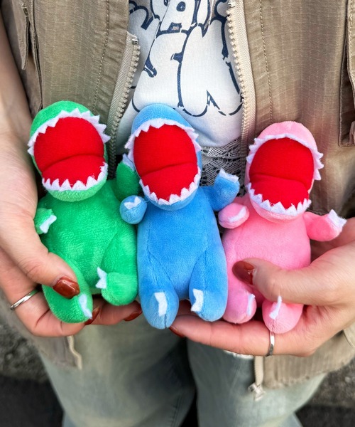 THE Mosters ぬいぐるみキーホルダー付き２体セット ラブブ THE MONSTER ぬいぐるみ キーホルダー付き 中国 - メルカリ