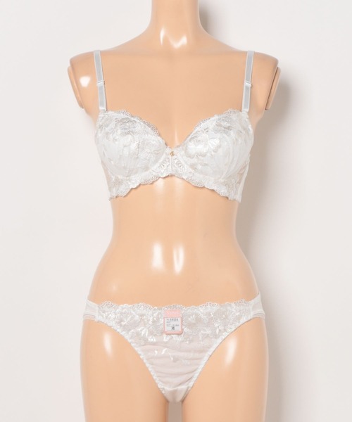 Sanei ブラジャー ショーツセット 「美谷間＆丸胸を叶える！ナチュ盛り