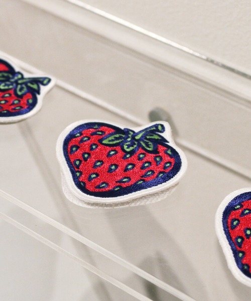 ワイルドビッチ出品　NATAL DESIGN natal design（ネイタルデザイン） STRAWBERRY BADGE with Belclo