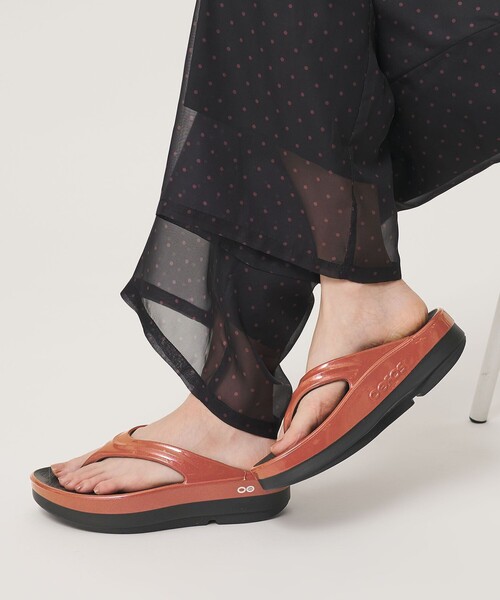 5/5限定値下げ【美品】OOFOS ウーフォス 厚底 24cm相当 OOFOS（ウーフォス） 厚底 サンダル 「OOFOS」OOmega LUXE サンダル