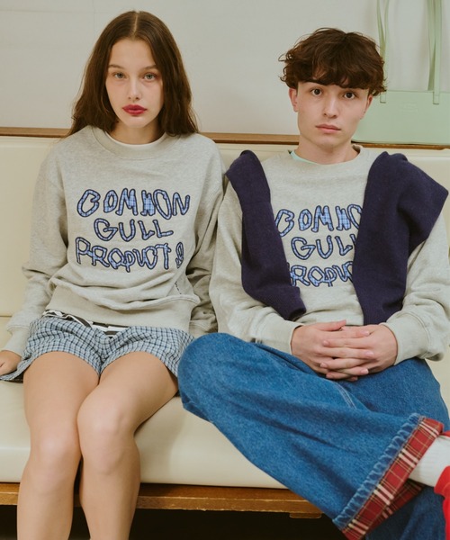 common gull products. トレーナー スウェット ブランコに乗ったcommon