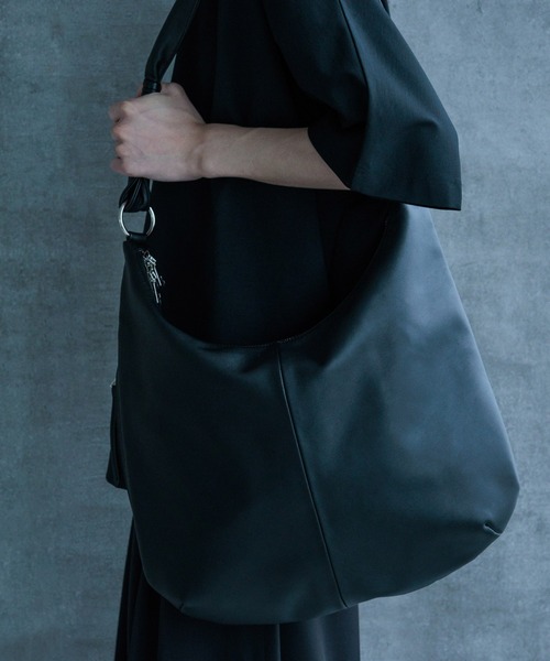 HARE BIGオーバルBAG ショルダーバッグ　たすき掛け　ビッグクロワッサン HARE｜クロワッサンショルダーBAG | Rakuten Fashion(楽天