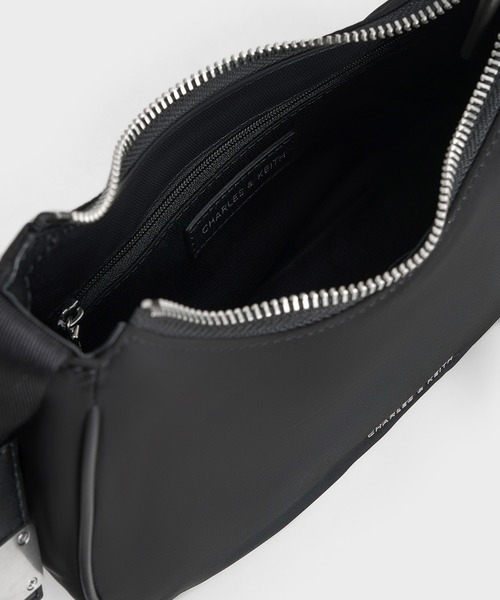 CHARLES & KEITH◆ナイロン シェブロン ショルダーバッグ CHARLES ＆ KEITH ショルダーバッグ バッグ ナイロン カーブ