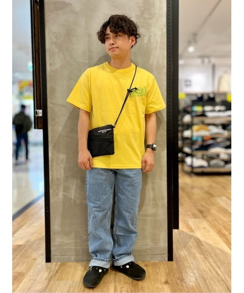 イエロー Tシャツ バックプリント Lee(リー)バック3連ロゴプリントTシャツ（Tシャツ） | Right-on