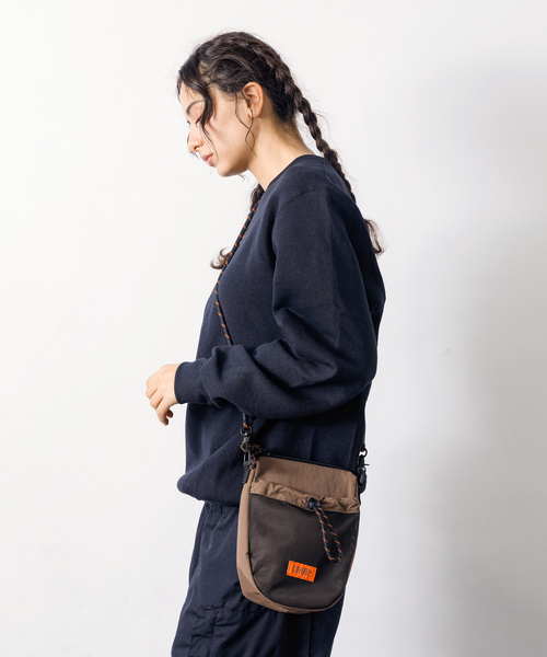 [美品] UNIVERSAL OVERALL ショルダーバック UNIVERSAL OVERALL ショルダーバッグ バッグ 「UNIVERSAL