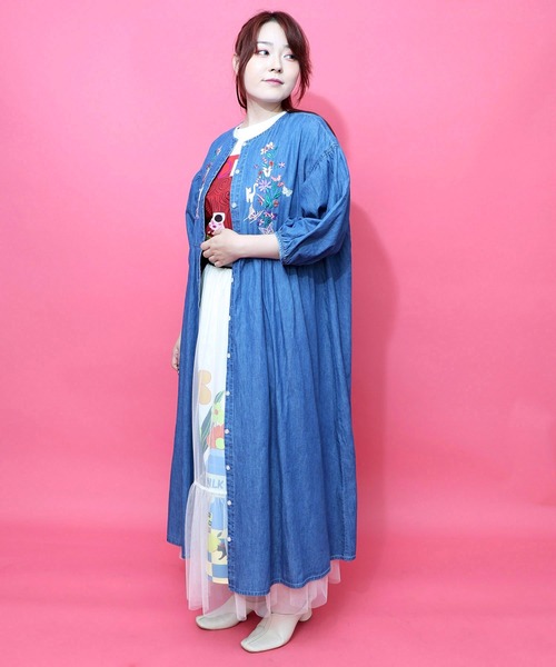 ☆スカラー　152736：花柄刺繍デニムグラデーション シャツワンピース 152736：花柄刺繍デニムグラデーション シャツワンピースの通販