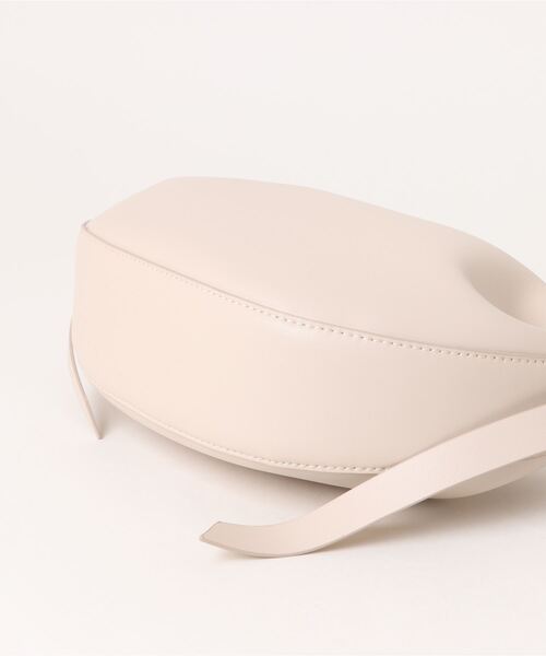 追跡★Charles&Keith Caia ダブルストラップ ショルダーバッグ Caia カイア カーブショルダーバッグ - オーツ | CHARLES