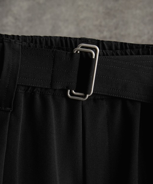two tuck belt ’hakama’ wide slacks ブラック系 ADRER スラックス two tuck belt ”hakama” wide slacks