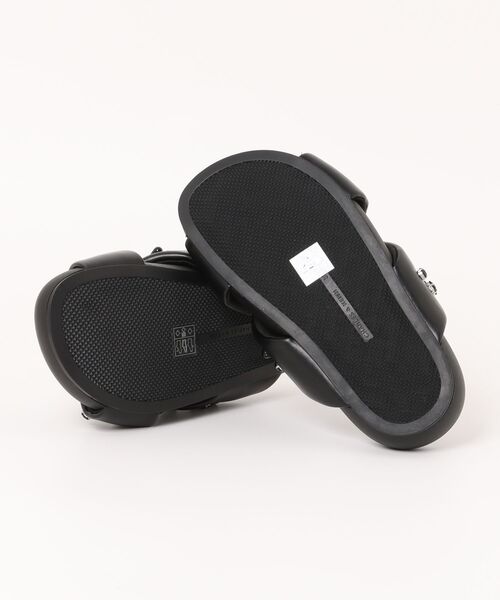 CHARLES&KEITH◆ジェムエンベリッシュド バックルサンダル CHARLES & KEITH ジェムエンベリッシュド バックルサンダル 【再