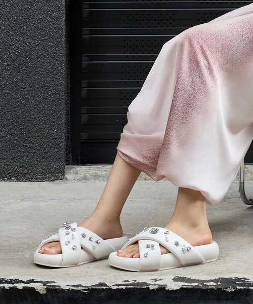 大学 割引 ＆ CHARLES KEITH フラットフォーム ジェム＆パール サンダル ボール