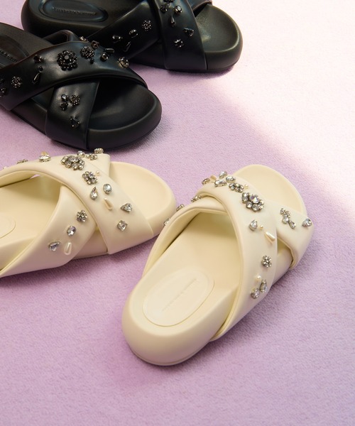 CHARLES ＆ KEITH サンダル ジェム＆パール フラットフォーム