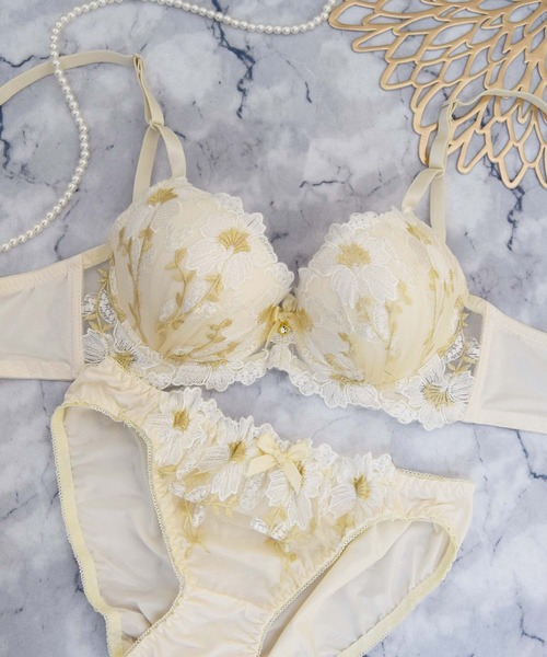 Sanei ブラジャー ショーツセット 「美谷間＆丸胸を叶える！ナチュ盛り