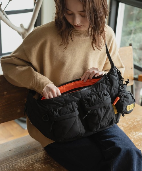 Calvin Klein（カルバン・クライン） ショルダーバッグ 「ブランド公式
