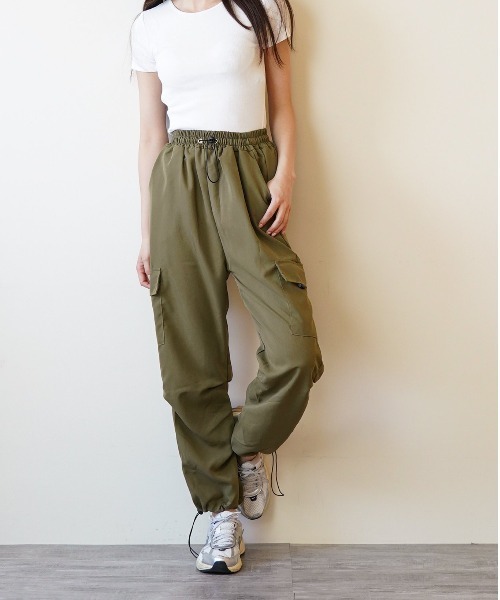 STONE  ベージュカーゴショートパンツ 新品タグ付き メンズパンツ、カーゴ、バミューダショートパンツ | Stone Island