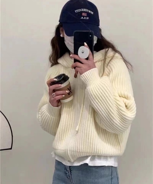 リブ編みホワイトジップアップニット　値下げ交渉可能 ニット セーター ショート丈 リブ編み ジップアップ ニットパーカー