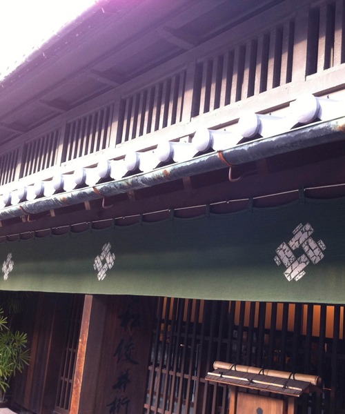 浴衣 有松絞り浴衣3点セット utatane 墨色にサファイアの花 レディースの画像