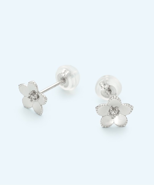 ❇《ジュエリーツツミ》K10ホワイトゴールドお花デザインピアス