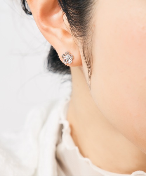 Jewel closet by L&Co. ピアス K10 ホワイトゴールド フラワー