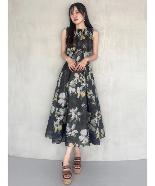 ワンピース フラワータックギャザーワンピースの画像