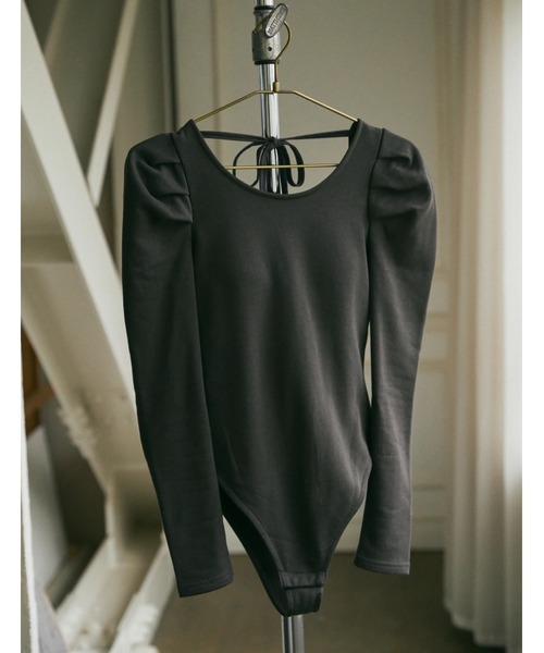 tシャツ 「ela.」back open body suit/バックオープン×カップ付き設計