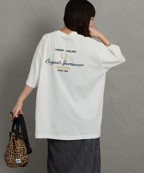 tシャツ 「FRED PERRY/フレッドペリー」 別注 ORIGINAL SPORTSWEAR バック刺繍ロゴTシャツ レディース メンズの画像