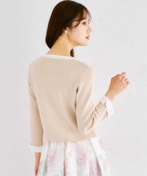 【新品】tocco closet アイボリー バイカラーニットカーディガン tocco closet（トッコ クローゼット） カーディガン パール釦フロント