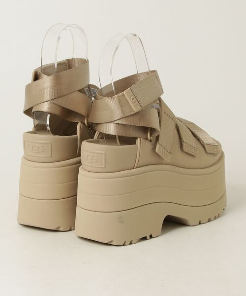 「UGG」 フラットサンダル 24.0cm ベージュ レディース