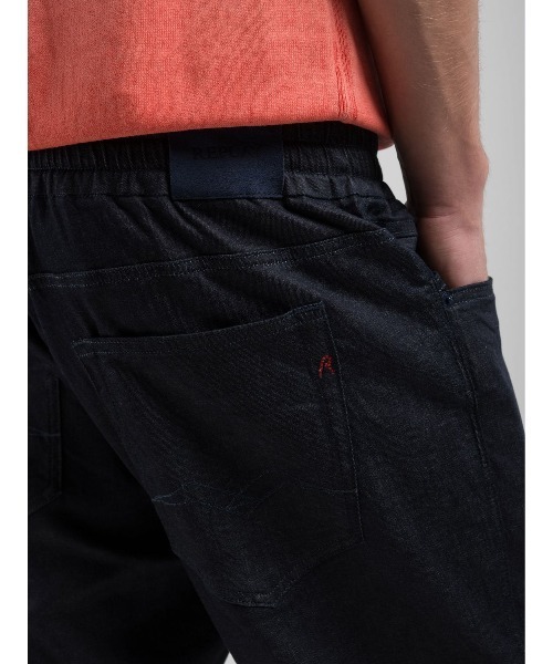 ジーンズ リラックステーパードLANNY Touch denim メンズの画像
