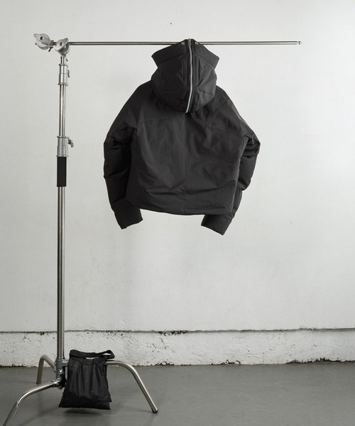 ダウンジャケット ダウン 「NVRFRGT」HOODED PUFFER JACKET メンズの画像