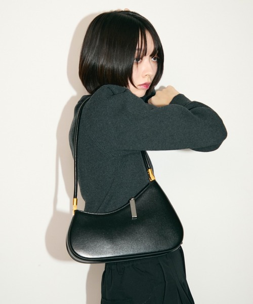 TONER ショルダーバッグ バッグ スリムカーブバッグ/ロゴプレート付き